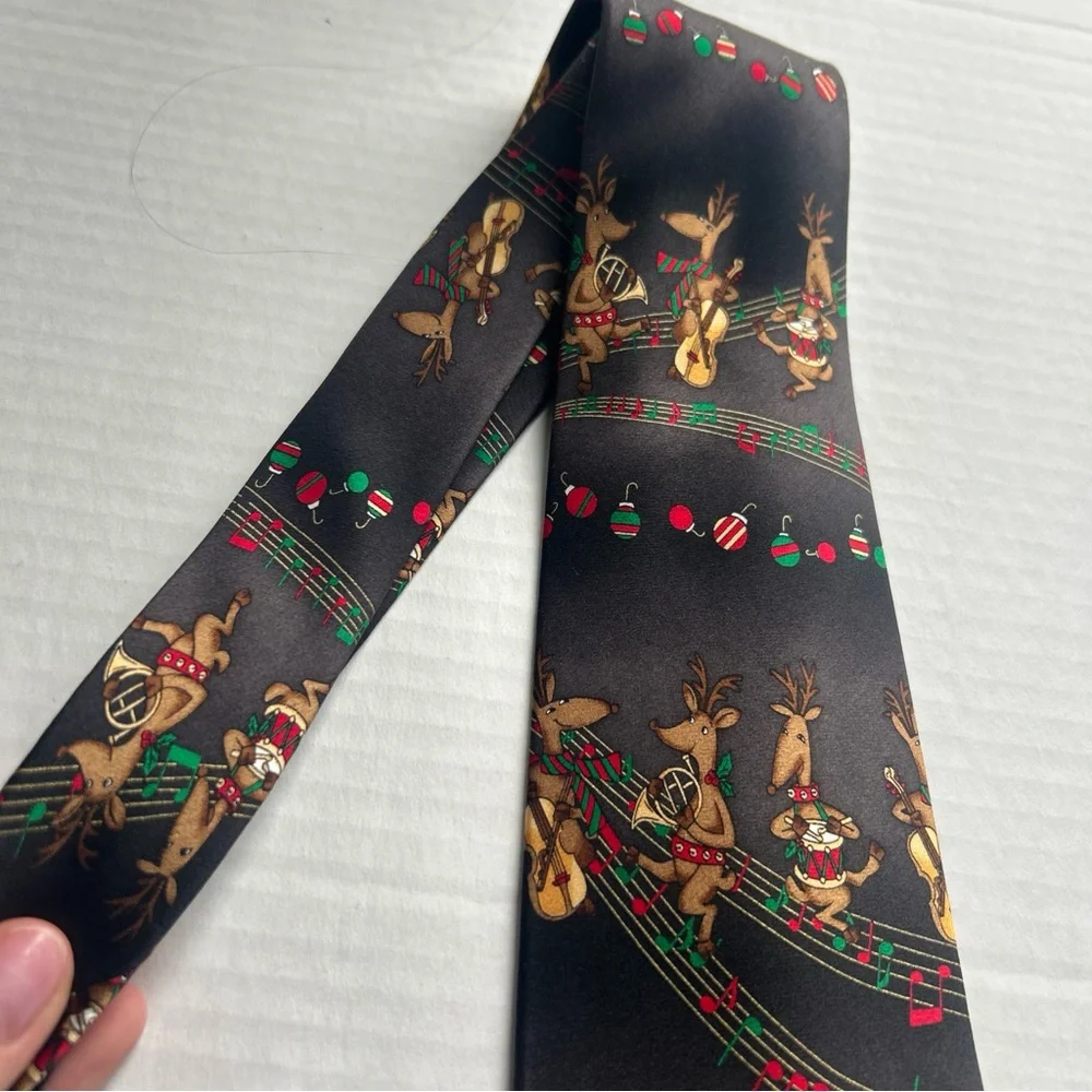 Hallmark Novelty Christmas Silk Tie Reindeer Musical Holiday‎ EUC